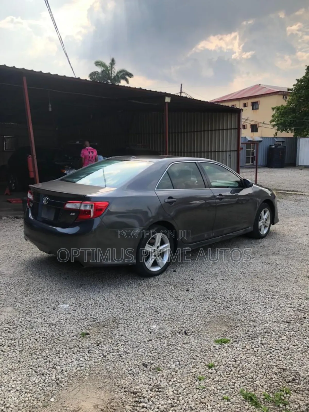 Toyota Camry SE 4dr Sedan (2.5L 4cyl 6A) 2012 Gray