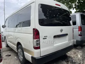 Toyota HiAce 2014 White