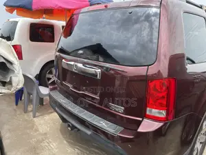 Honda Pilot Touring w/RES/Navi 4WD (3.5L 6cyl 5A) 2012 Maroon