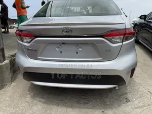 Toyota Corolla LE 2020 Silver