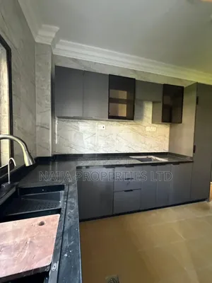 3bdrm Apartment in Lekki Phase 1 for rent