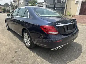 Mercedes-Benz E300 2018 Blue