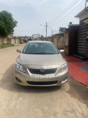 Toyota Corolla 2009 Gold