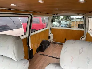 Volkswagen Transporter 2006 Orange