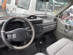 Volkswagen Transporter 2006 Orange