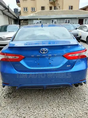 Toyota Camry SE FWD 2020 Blue