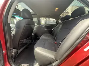 Hyundai Sonata SE Sedan FWD (2.4L 4cyl 6A) 2011 Red