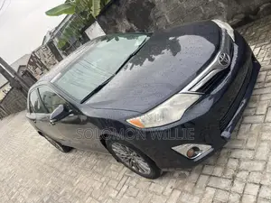 Toyota Camry SE 4dr Sedan (2.5L 4cyl 6A) 2013 Blue