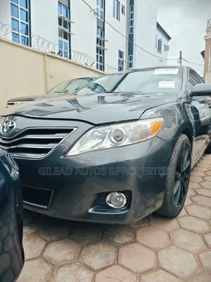 Toyota Camry XLE 4dr Sedan (2.5L 4cyl 6A) 2011 Gray