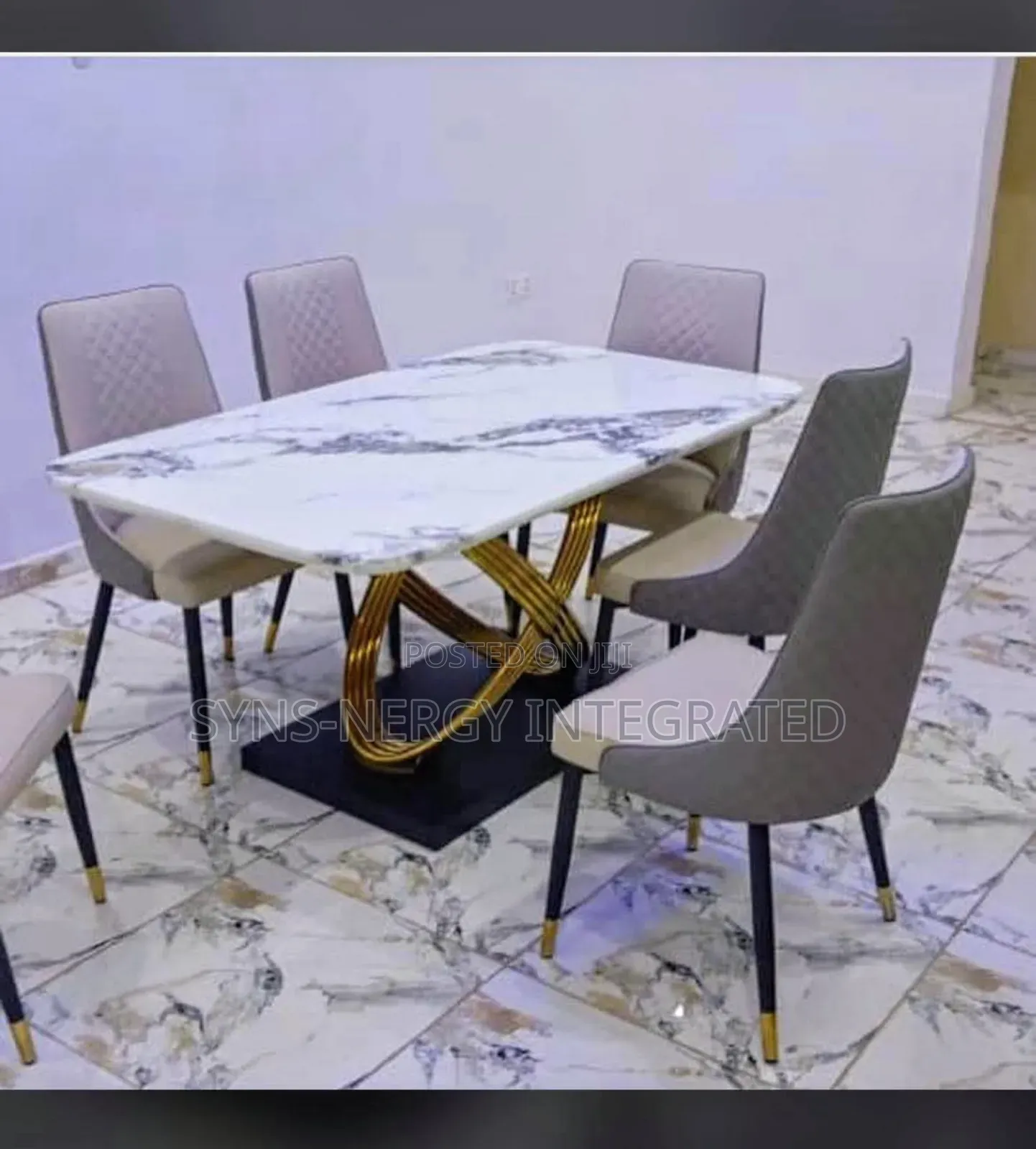 Elegant Dinning Set That Speaks Quality