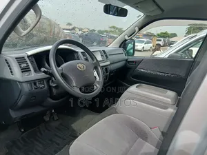 Toyota HiAce 2010 Silver