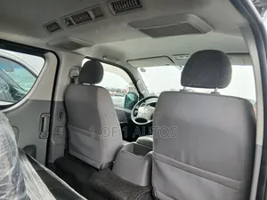 Toyota HiAce 2010 Silver
