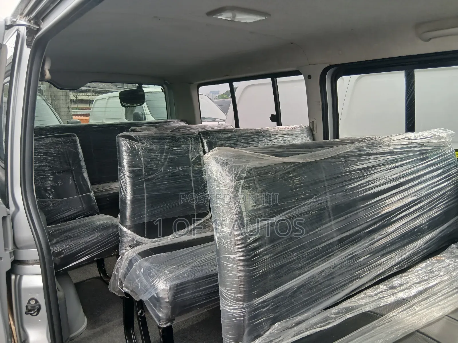 Toyota HiAce 2010 Silver
