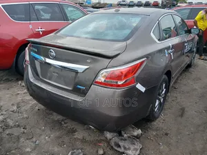 Nissan Altima 2.5 S 4dr Sedan (2.5L 4cyl CVT) 2015 Gray