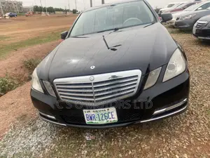 Mercedes-Benz E350 Base 4Matic Sedan AWD (3.5L 6cyl 7A) 2011 Black