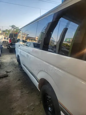 Toyota HiAce 2012 White