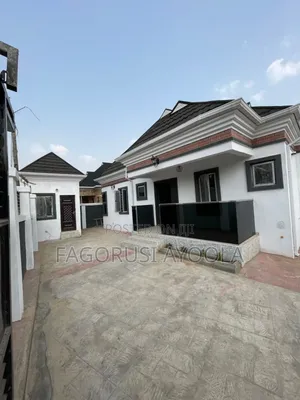 4bdrm Bungalow in Ahoyaya Estate,Ile for sale
