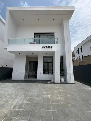 5bdrm Duplex in Chevron for sale
