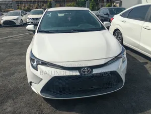 Toyota Corolla LE 2022 White