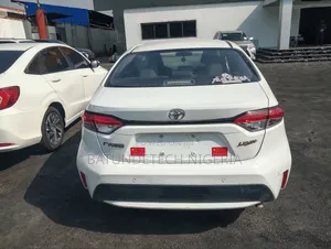 Toyota Corolla LE 2022 White