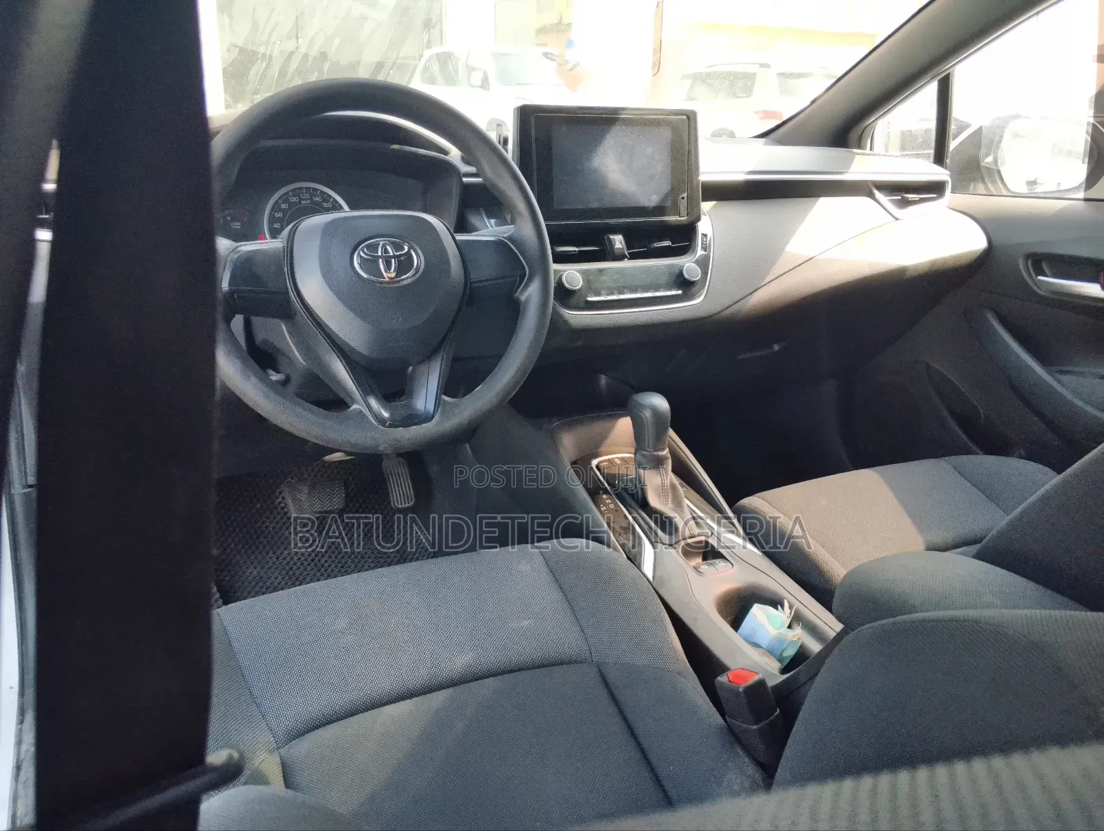 Toyota Corolla LE 2022 White