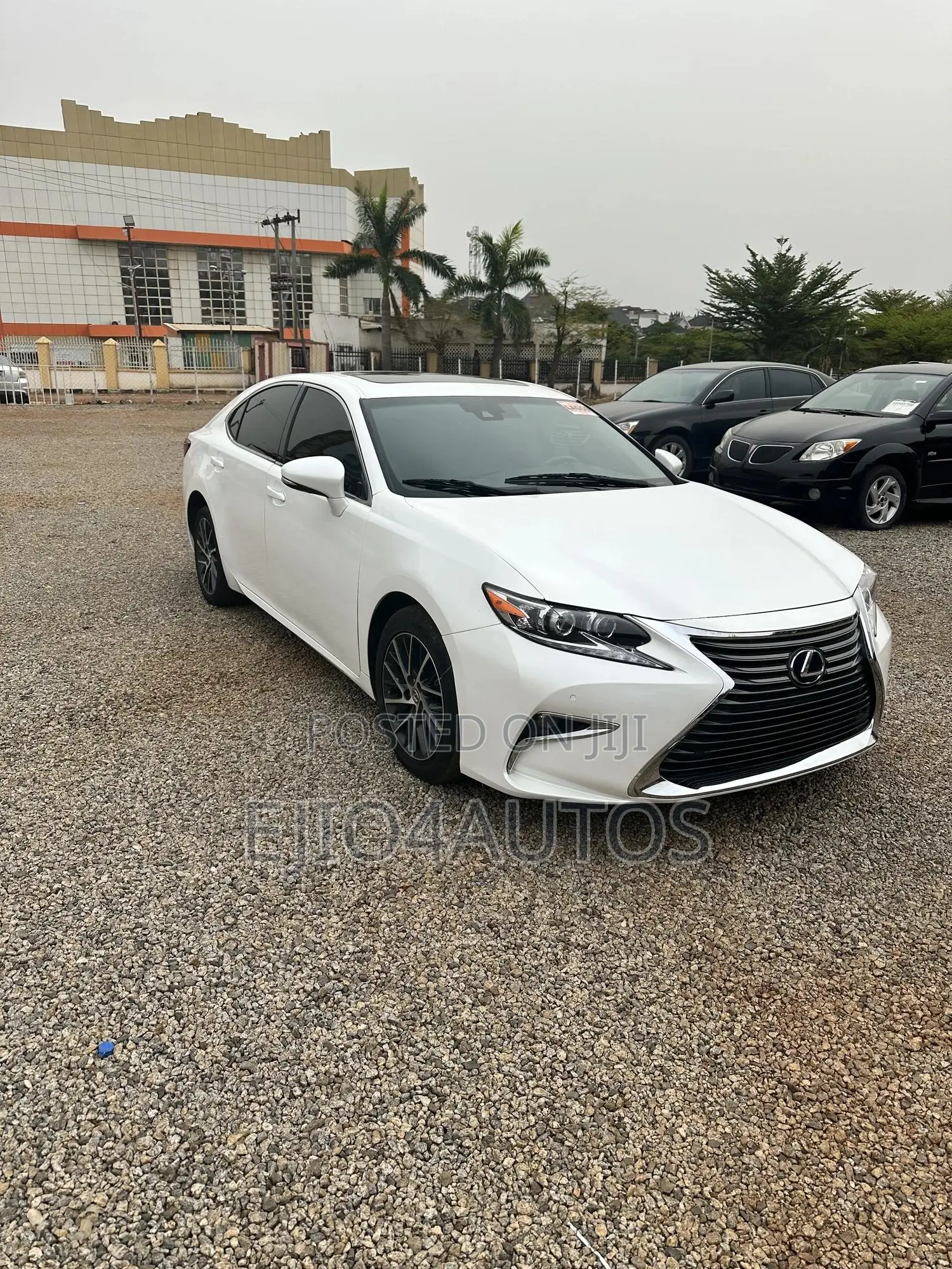 Lexus ES 350 FWD 2017 White
