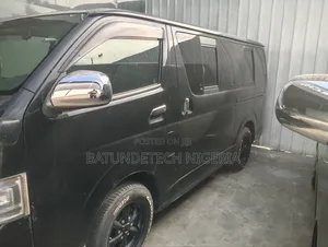 Toyota HiAce 2013 Black
