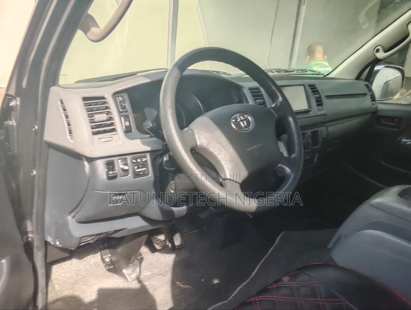 Toyota HiAce 2013 Black