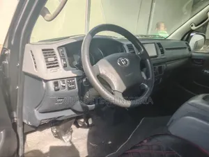 Toyota HiAce 2013 Black