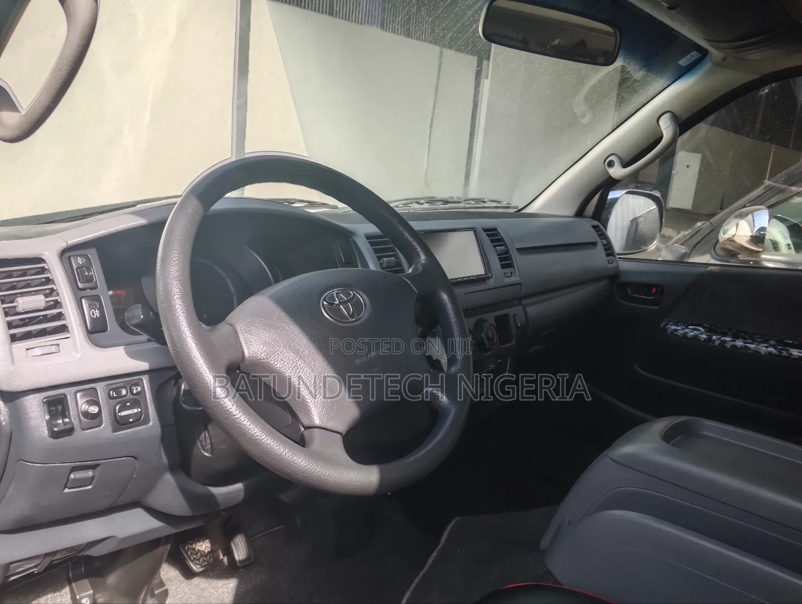 Toyota HiAce 2013 Black