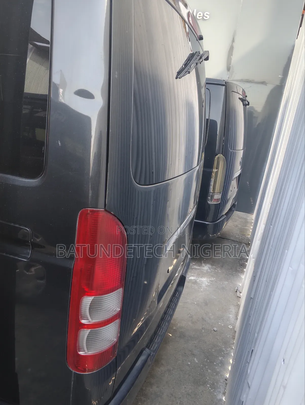 Toyota HiAce 2013 Black