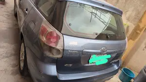 Toyota Matrix Hatchback AWD (1.8L 4cyl 4A) 2005 Blue