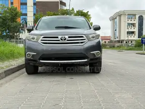 Toyota Highlander SE 2011 Gray