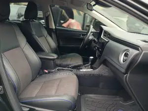 Toyota Corolla SE (1.8L 4cyl 6M) 2018 Black