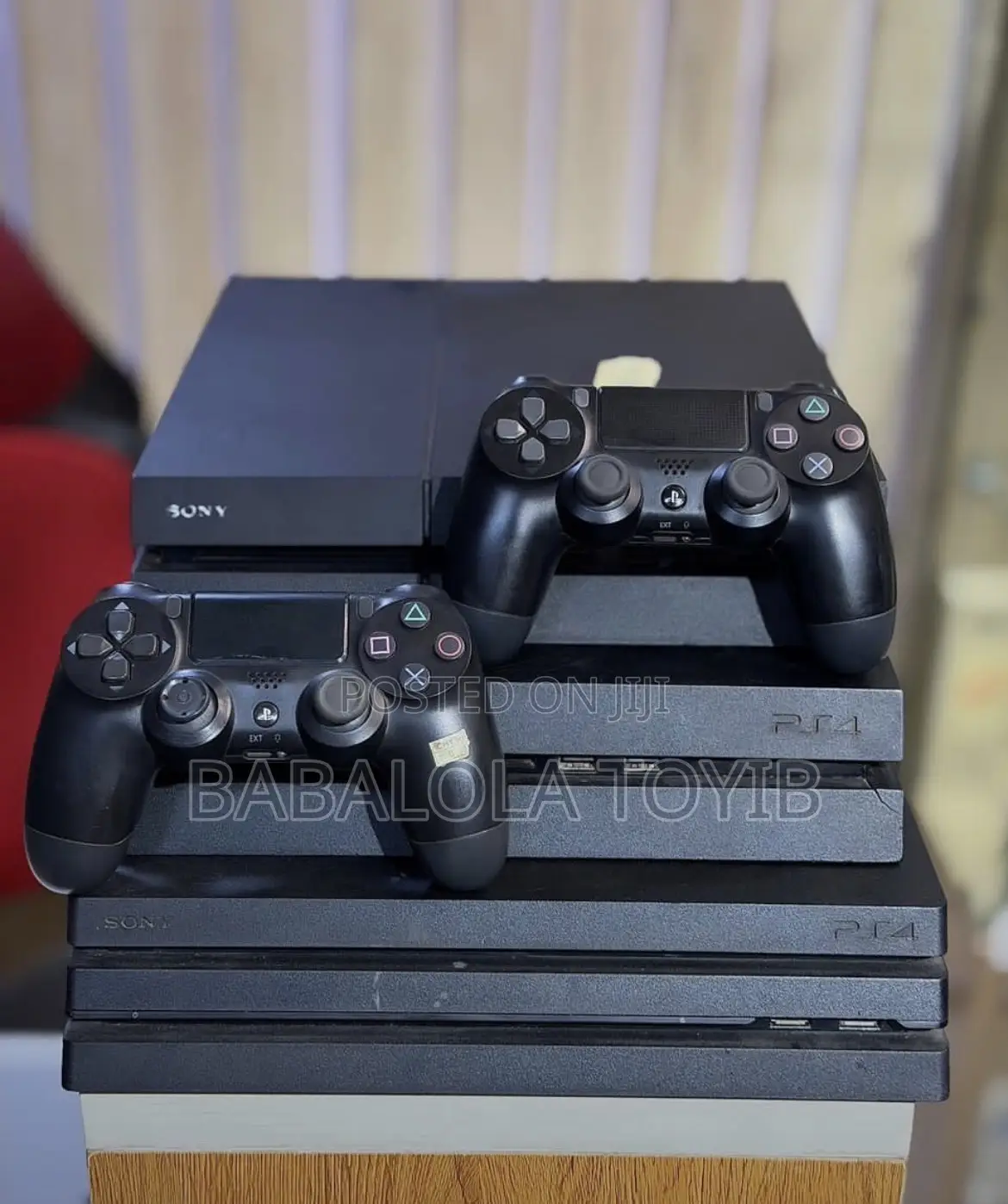 Ps4 Fat Console With 2 Controllers