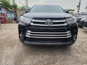 Toyota Highlander XLE 4dr SUV AWD (3.5L 6cyl 6A) 2015 Black