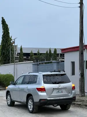 Toyota Highlander SE 2012 Silver