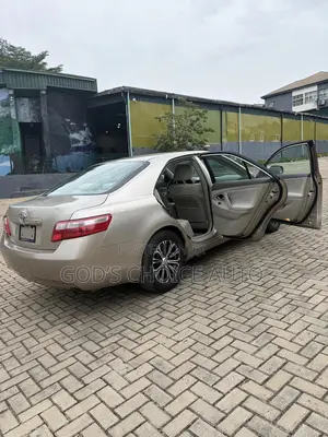 Toyota Camry LE 4dr Sedan (2.4L 4cyl 5A) 2009 Gold
