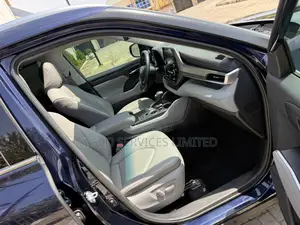 Toyota Highlander XLE AWD 2020 Blue