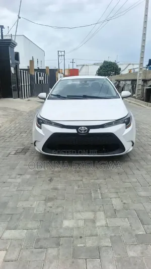 Toyota Corolla LE 2022 White