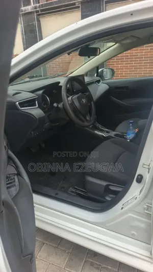 Toyota Corolla LE 2022 White