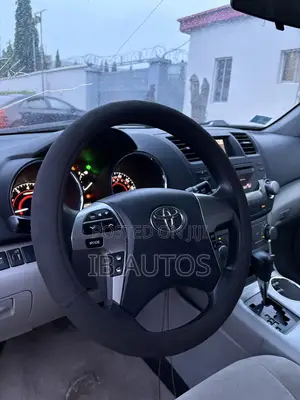 Toyota Highlander SE 2012 Silver