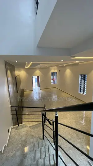 5bdrm Duplex in Osapa london for sale