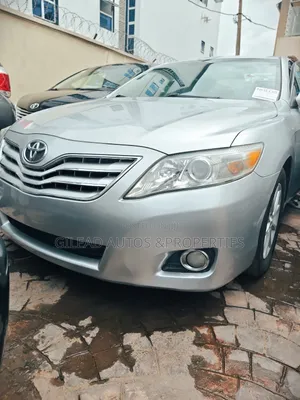 Toyota Camry XLE 4dr Sedan (2.5L 4cyl 6A) 2012 Silver