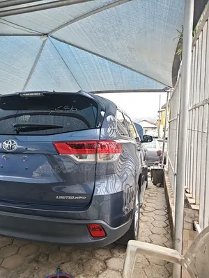 Toyota Highlander Limited 4x4 V6 (3.5L 6cyl 8A) 2017