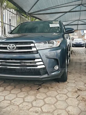 Toyota Highlander Limited 4x4 V6 (3.5L 6cyl 8A) 2017