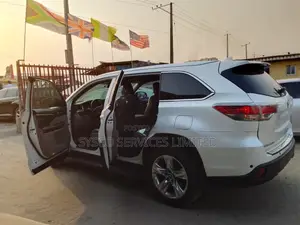Toyota Highlander Limited V6 4x2 (3.5L 6cyl 6A) 2016 White