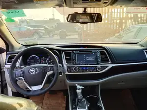 Toyota Highlander Limited V6 4x2 (3.5L 6cyl 6A) 2016 White