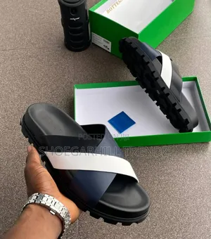 Criscross Bottega Leather Palm Slippers