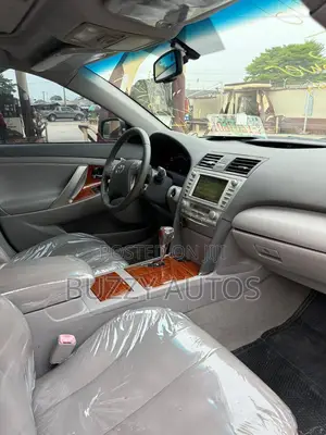 Toyota Camry XLE V6 4dr Sedan (3.5L 6cyl 6AM) 2010 Gray